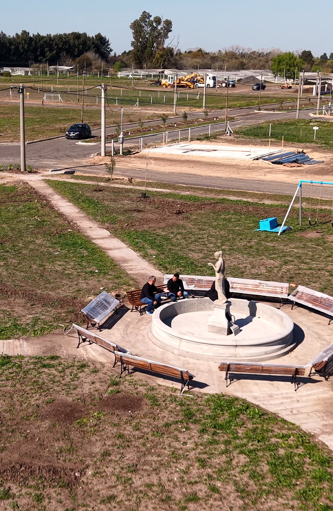 Plaza central de San José VI con fuente y juegos, septiembre 2026